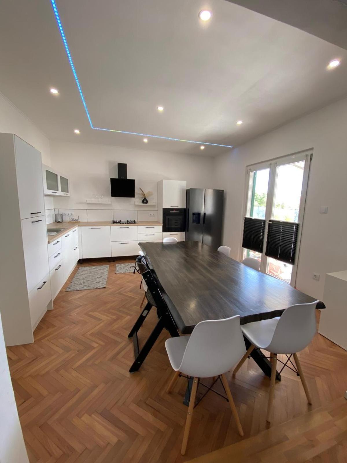 Apartment Milena Kastela Mit Whirlpool المظهر الخارجي الصورة